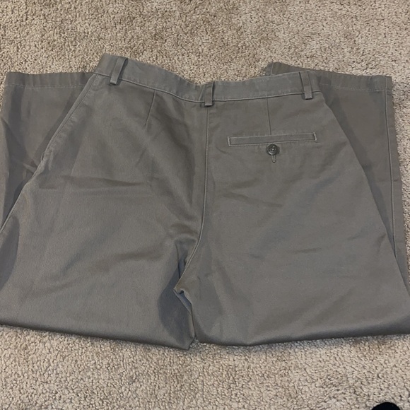 L.L. Bean Women’s Tan Capri Pants - Picture 4 of 4